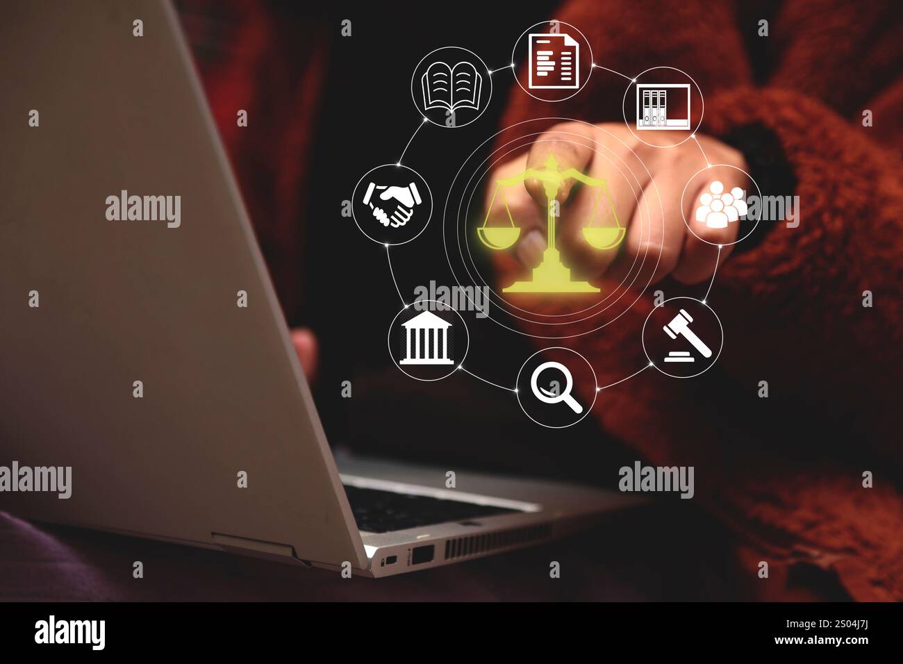 Juriste professionnel avec icônes de justice. Un professionnel du droit adapté touche des icônes virtuelles symbolisant le droit, la justice et les services juridiques. business legisl Banque D'Images