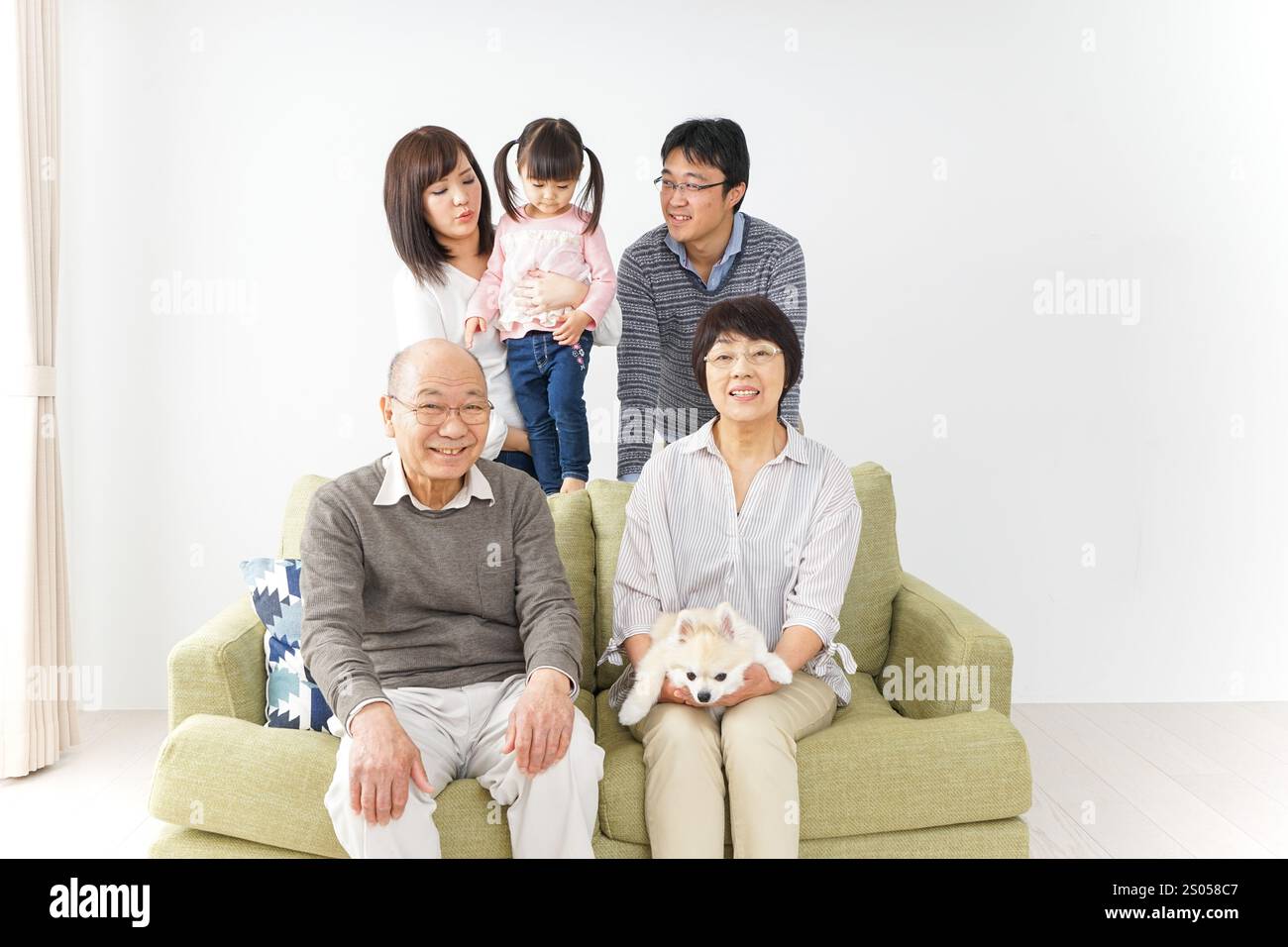 Image photo de groupe familial de trois générations Banque D'Images