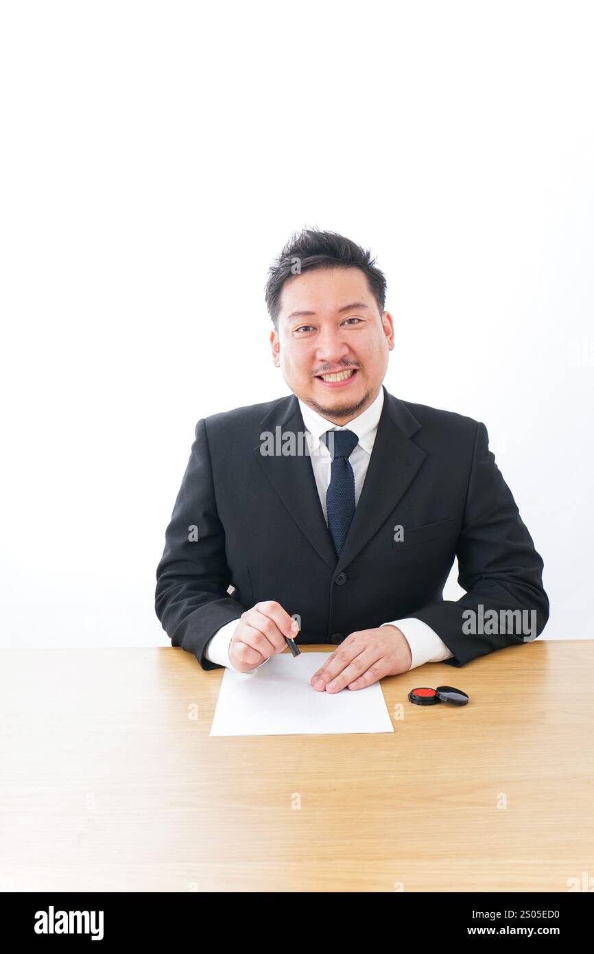 Homme d'affaires faisant un contrat Banque D'Images