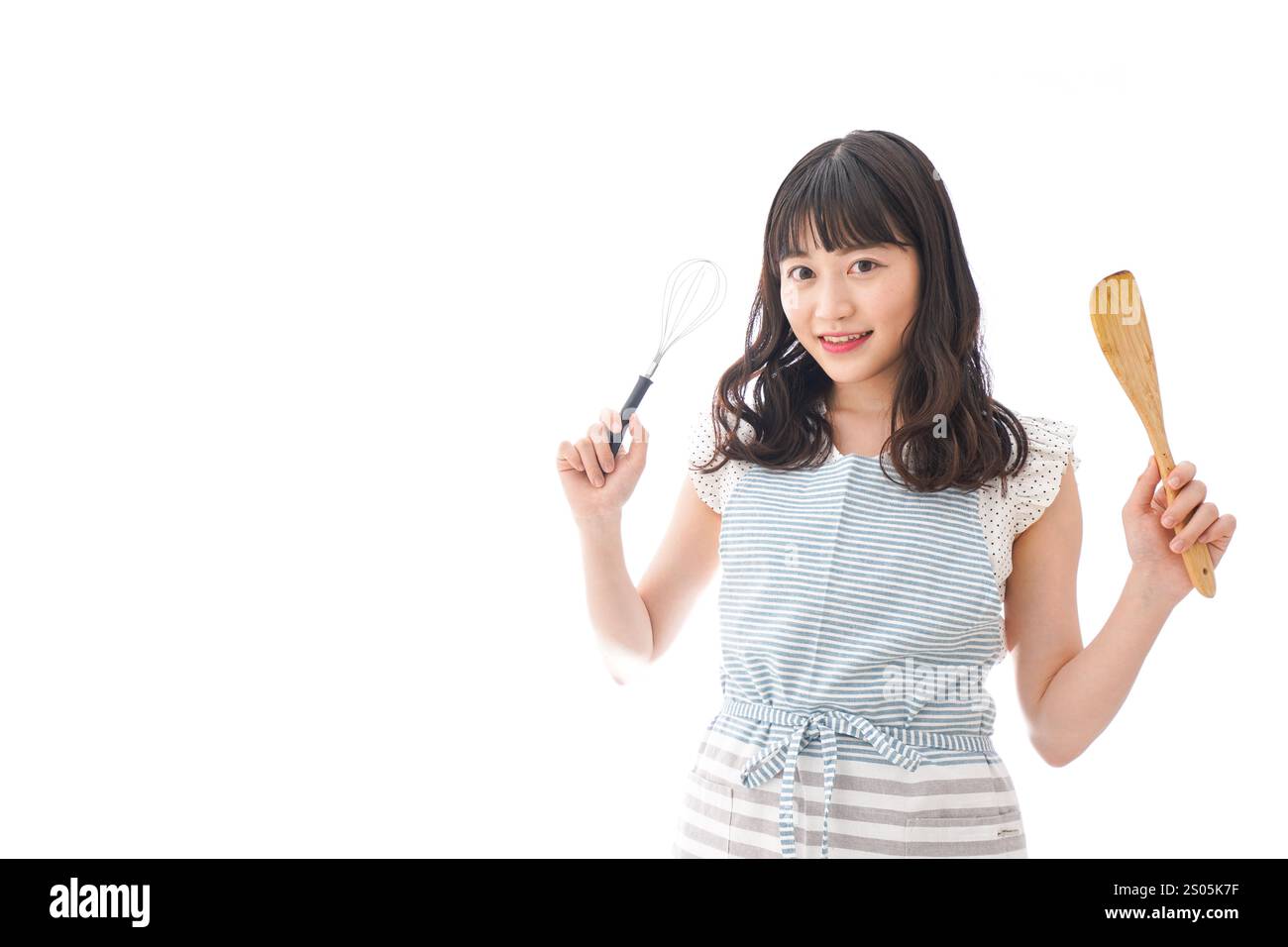 Jeune femme avec des grains de café Banque D'Images