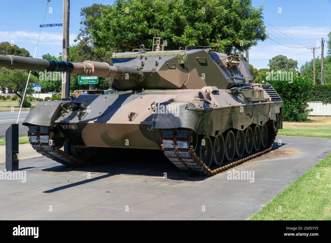 22 décembre 2024 ; Jerilderie, NSW, Australie; char de léopard de l'armée australienne exposé Memorial Park Jerilderie Banque D'Images