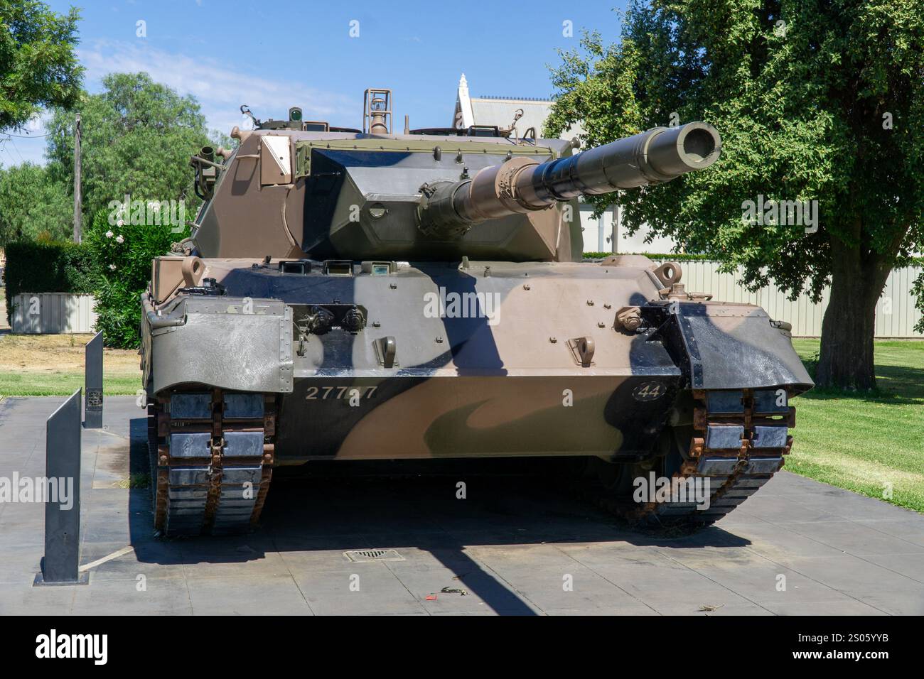 22 décembre 2024 ; Jerilderie, NSW, Australie; char de léopard de l'armée australienne exposé Memorial Park Jerilderie Banque D'Images