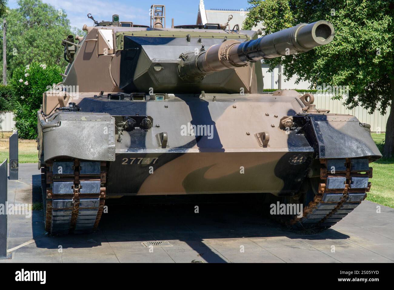 22 décembre 2024 ; Jerilderie, NSW, Australie; char de léopard de l'armée australienne exposé Memorial Park Jerilderie Banque D'Images