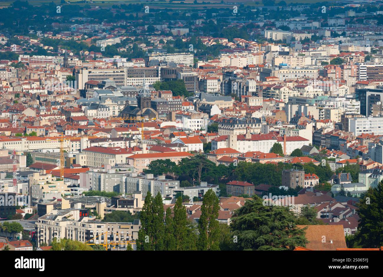 France, Puy-de-Dôme (63), ville de Clermont-Ferrand, Chamalières, vue depuis le belvédère de pierre carrée Banque D'Images