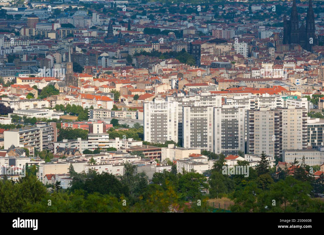France, Puy-de-Dôme (63), ville de Clermont-Ferrand, Fontgiève, vue depuis le belvédère de pierre carrée Banque D'Images