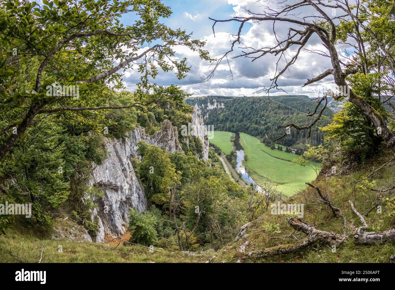 Felsen auf der Schwäbischen Alb im Donautal 20220911tr254 Bergwelten, Fels, Felsen, Berge, Felsklettern, Gebirge, Schwäbische Alb, draussen Stetten am Kalten Markt Baden-Württemberg Deutschland *** rochers dans l'Alb souabe dans la vallée du Danube 20220911tr254 mondes de montagne, rocher, rochers, montagnes, escalade, montagnes, Souabe Alb, plein air Stetten am Kalten Markt Baden Württemberg Allemagne Copyright : xThomasxRathayx Banque D'Images