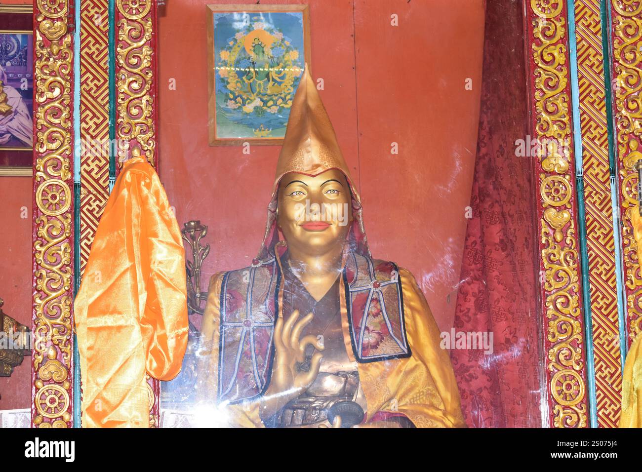 Niché dans les collines sereines du parc national de Shivapuri, juste à l'extérieur de Katmandou, au Népal se trouve le monastère tranquille de Nagi Gompa. Cet ancien Mo bouddhiste Banque D'Images