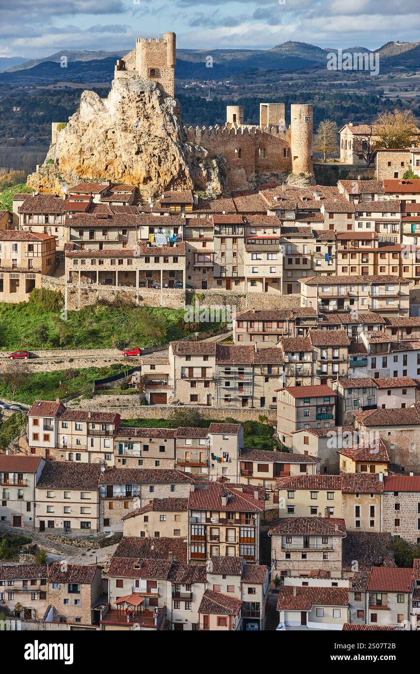 Pittoresque village médiéval de Frias. Castilla y Leon. Espagne Banque D'Images Pittoresque village médiéval de Frias. Castilla y Leon. Espagne Banque D'Images