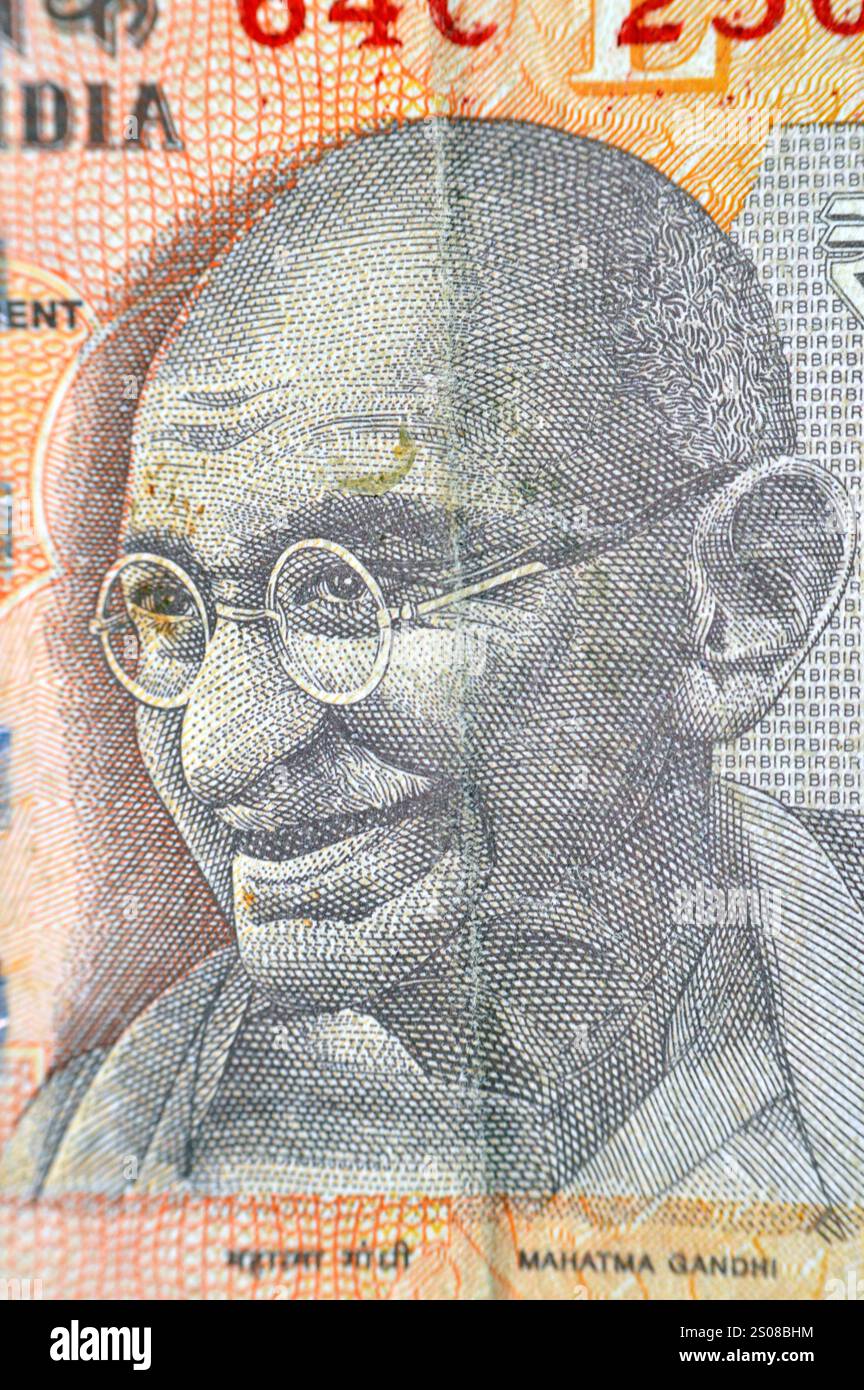 Un portrait du Mahatma Gandhi de l'avers de dix 10 roupies indiennes INR émis par la Reserve Bank of India, avec le sceau de la Reserve Bank en bas à droite, Banque D'Images