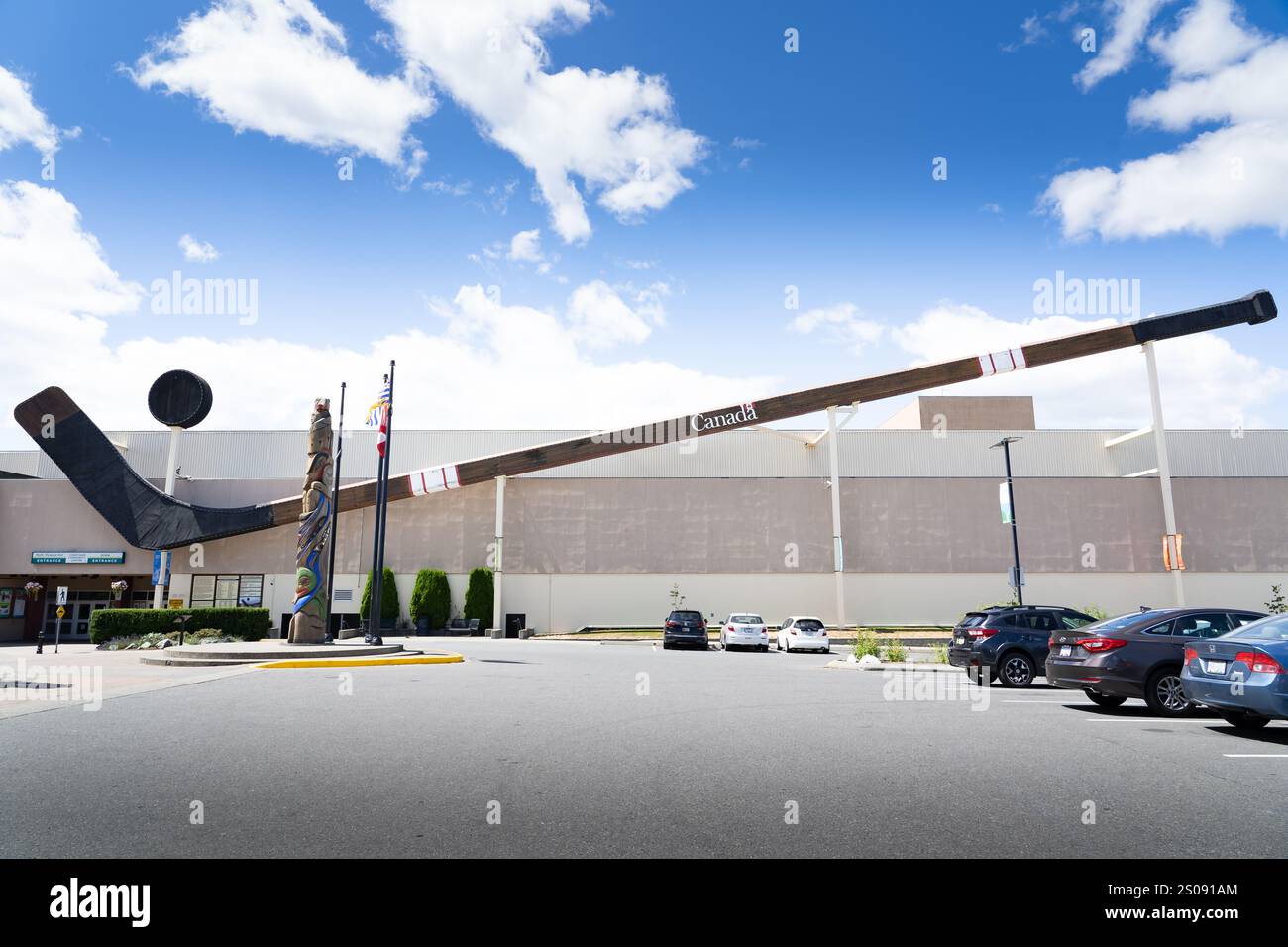 Duncan Colombie-Britannique Canada, le 20 juillet 2023 : attraction touristique la plus grande bâton de hockey au monde exposée au centre récréatif de hockey sur glace de Vancou Banque D'Images