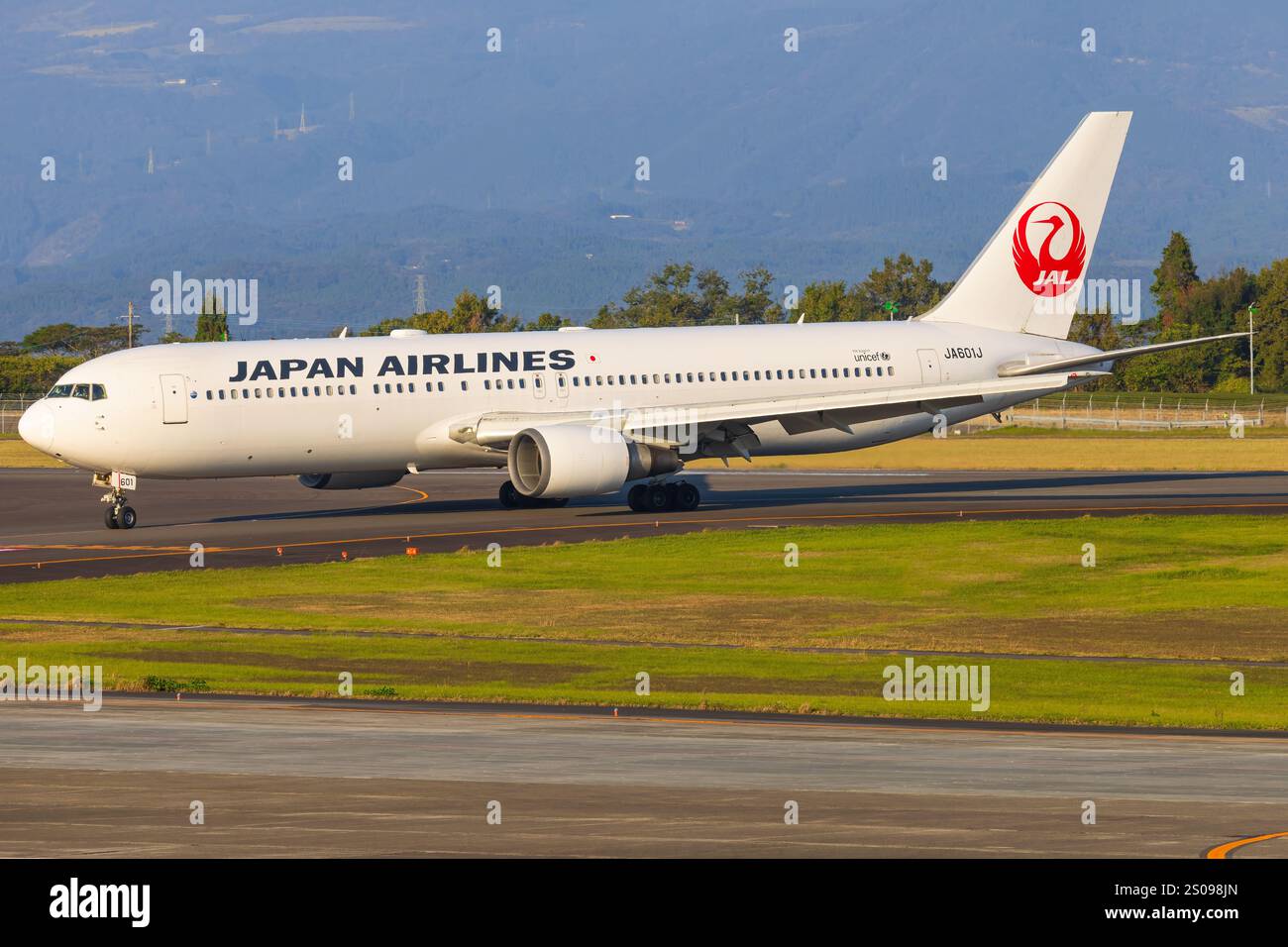 Japon - Tokio, 21 novembre 2024 : JAL Japan Airlines (Tokyo DisneySea Livery) B767 au Japon Banque D'Images