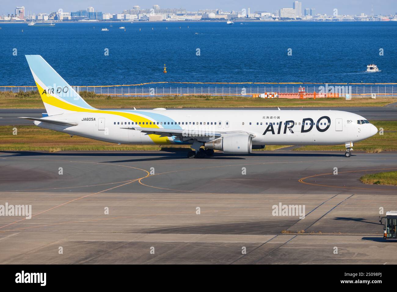 Japon - Tokio, 21 novembre 2024 : Air DO Boeing B767 au Japon Banque D'Images