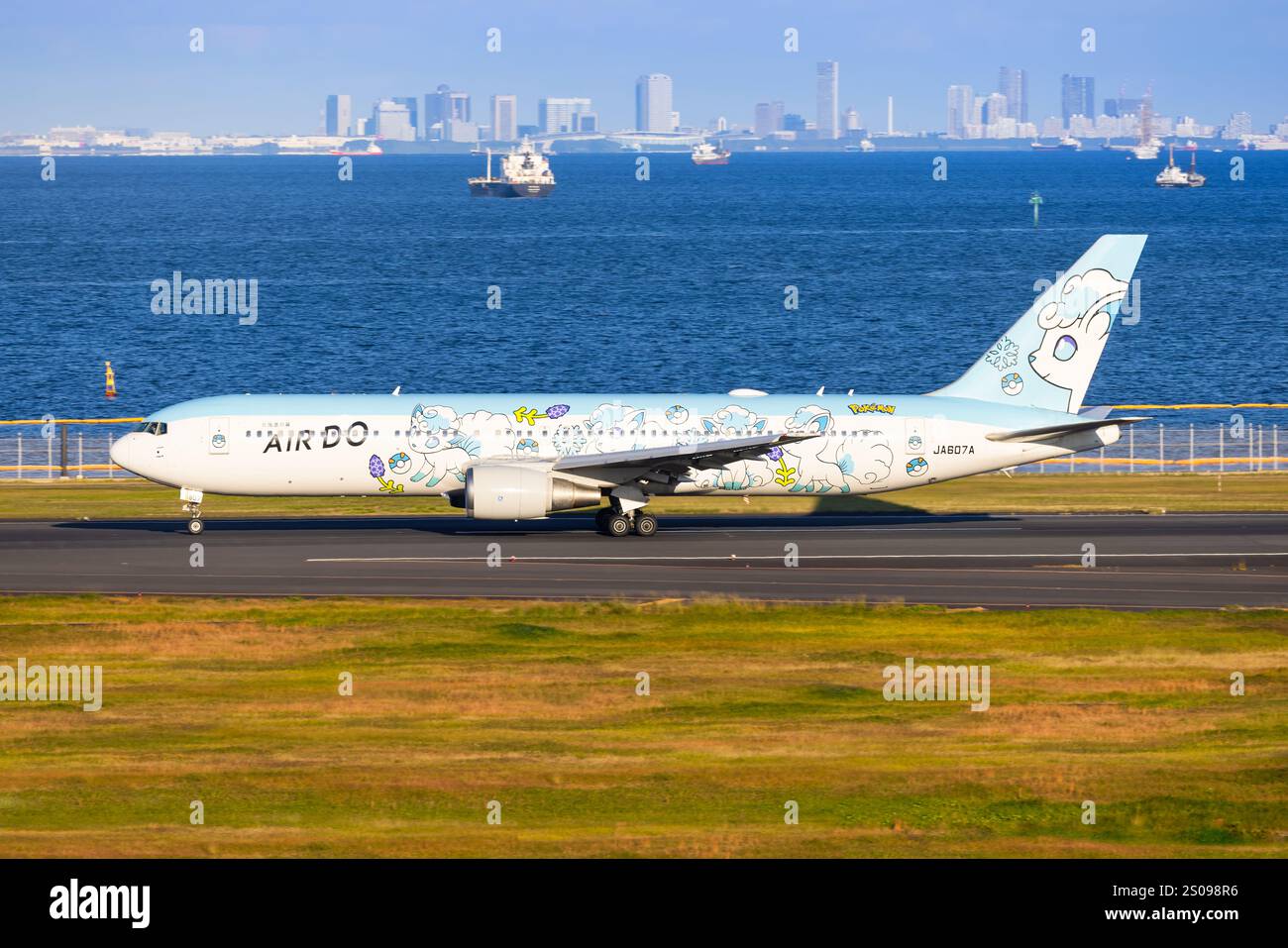 Japon - Tokio, 21 novembre 2024 : Air DO Boeing B767 au Japon Banque D'Images