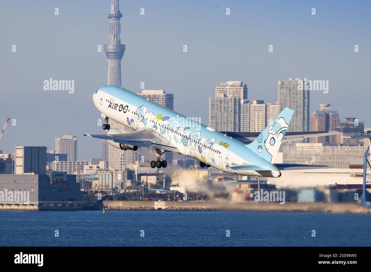 Japon - Tokio, 21 novembre 2024 : Air DO Boeing B767 au Japon Banque D'Images