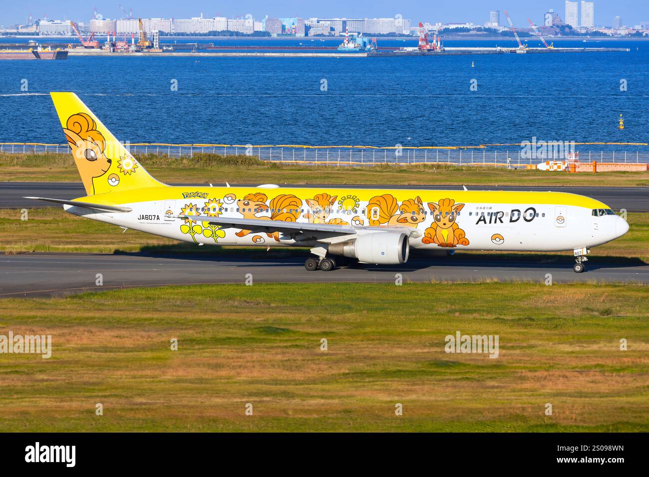 Japon - Tokio, 21 novembre 2024 : Air DO Boeing B767 au Japon Banque D'Images