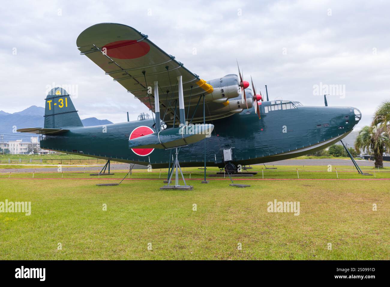 Japon - Aéroport de Fukuoka, 21 novembre 2024 : Kawanishi H8K2 type 2 du Japon - Marine impériale japonaise à l'Aéroport de Fukuoka, Japon Banque D'Images
