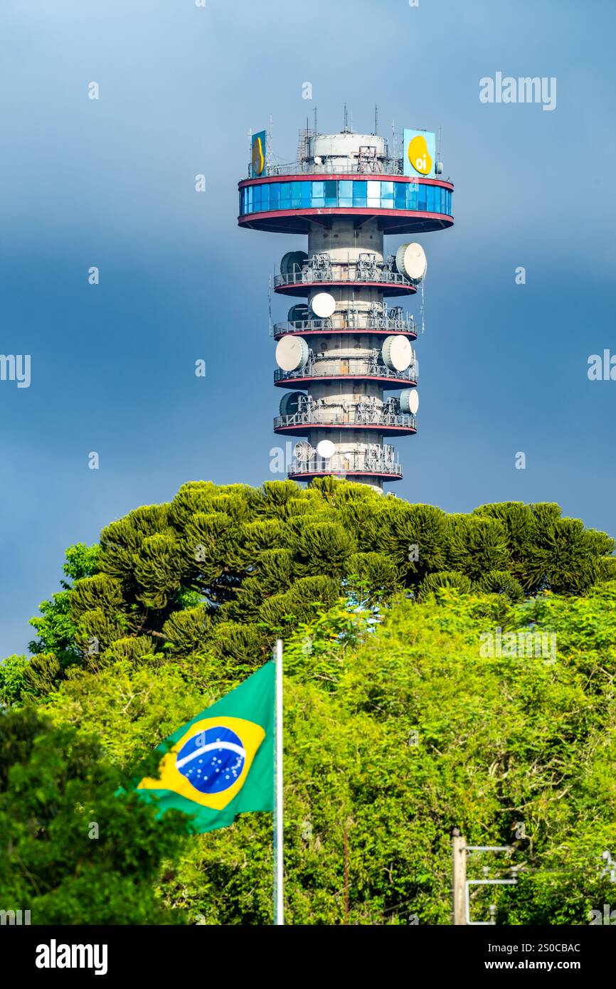 Torre Panorâmica, une tour de télécommunication. Curitiba, État de Paraná, Brésil. Banque D'Images