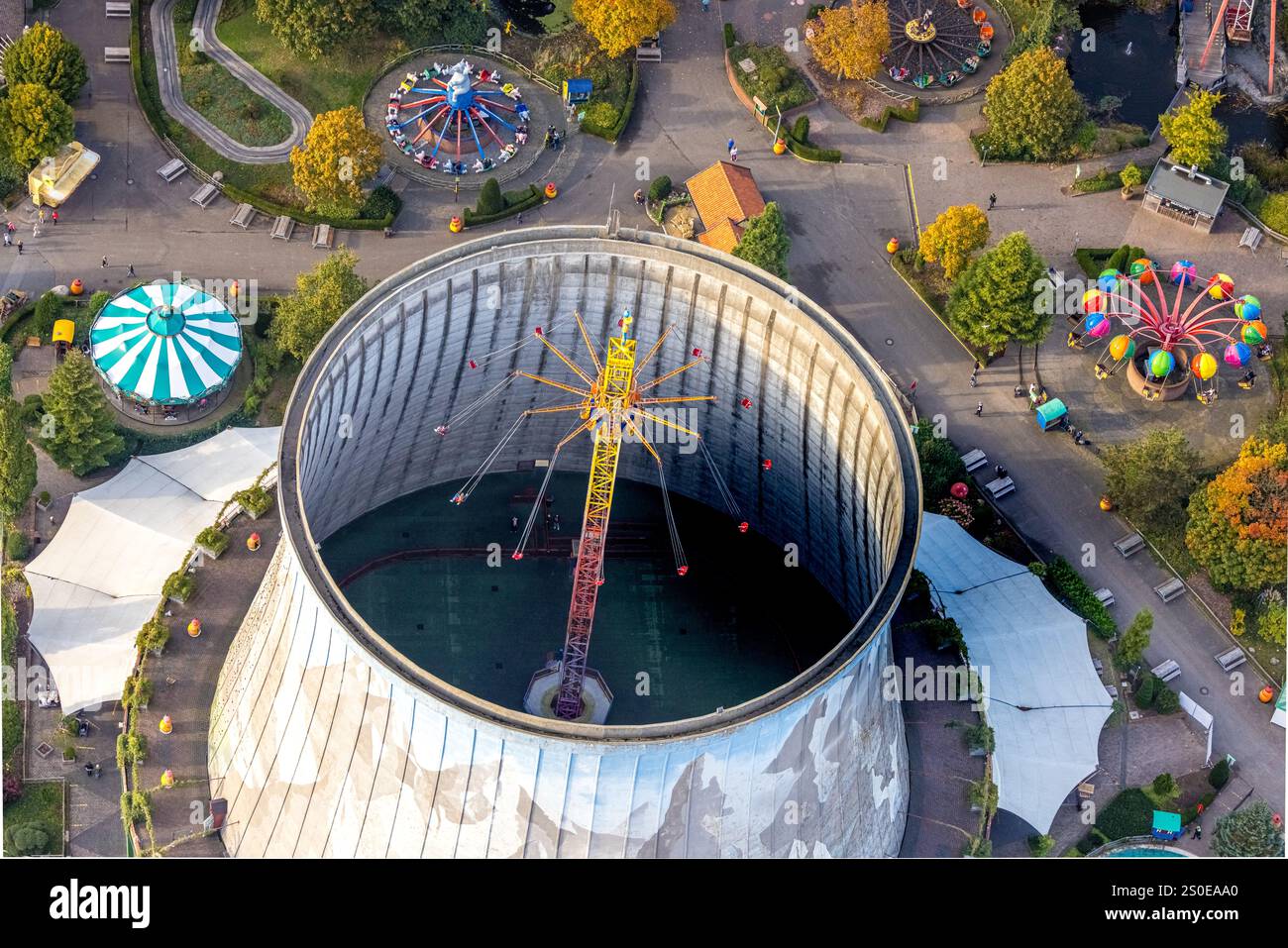 Vue aérienne, Kalkar Wunderland, Energy Factory sur le Rhin, parc familial avec des événements tels que montagnes russes et balades en eau vive et manèges, hote Banque D'Images