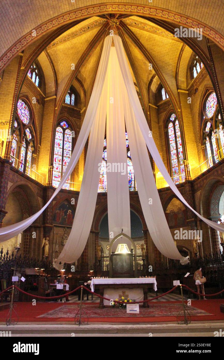 Intérieur de la cathédrale Saint-Étienne à Cahors, France Banque D'Images