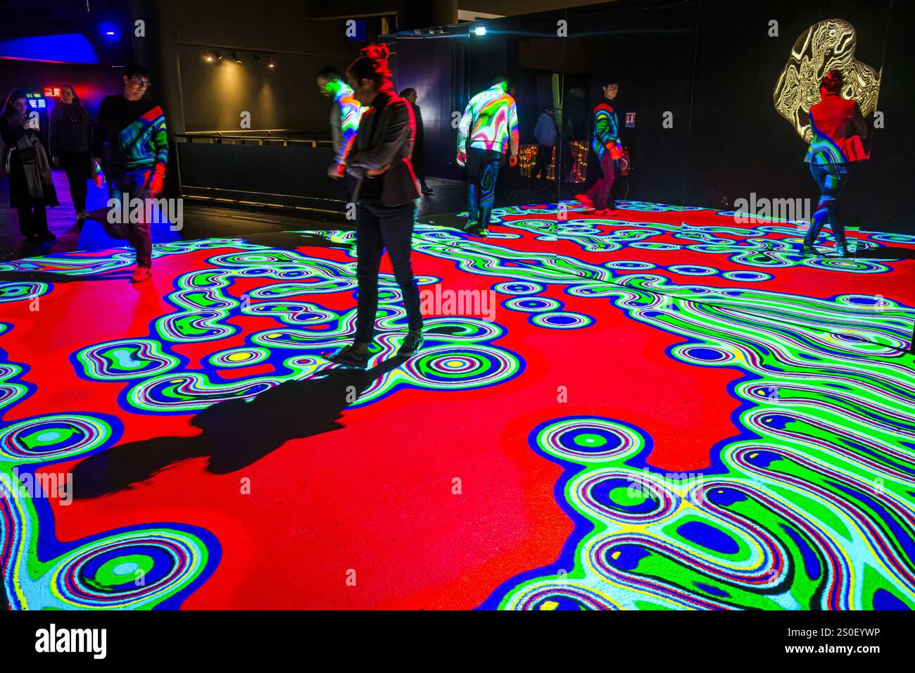 FRANCE. PARIS (75) (12ÈME ARRONDISSEMENT) L'EXPOSITION IMMERSIVE 'PIXELS', (ART NUMÉRIQUE), DE L'ARTISTE MIGUEL CHEVALIER, AU GRAND PALAIS IMMERSIF, LY Banque D'Images