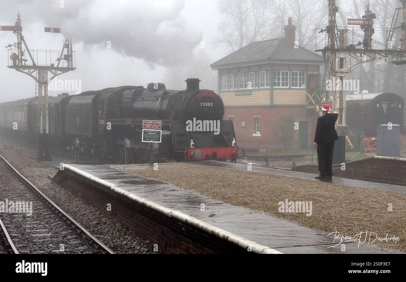 BR Standard Class 5, Camelot avec un train Santa Special sur le Bluebell Railway Banque D'Images