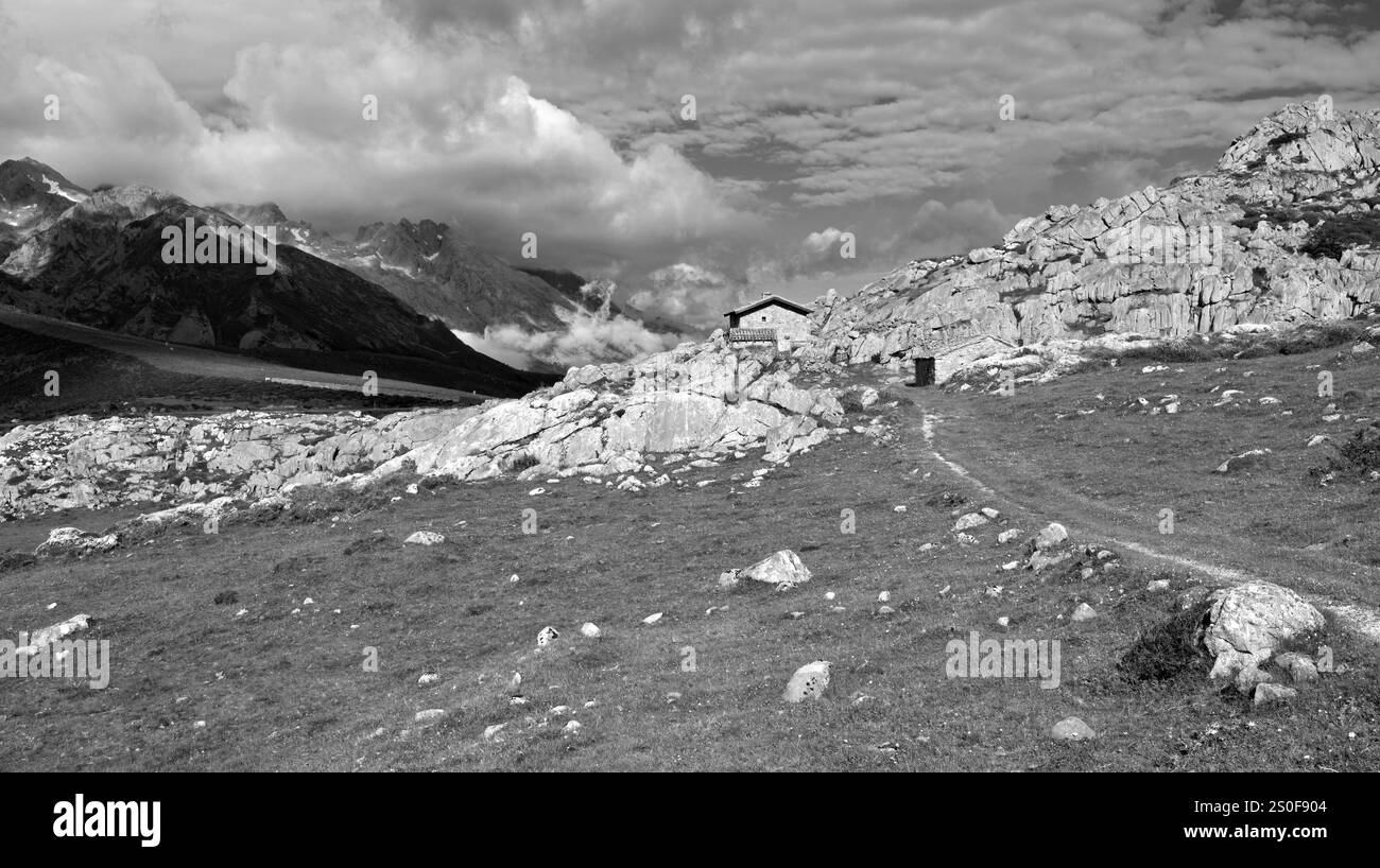 Trekking jusqu'à Mancondiu dans le parc national des Picos de Europa, Espagne Banque D'Images