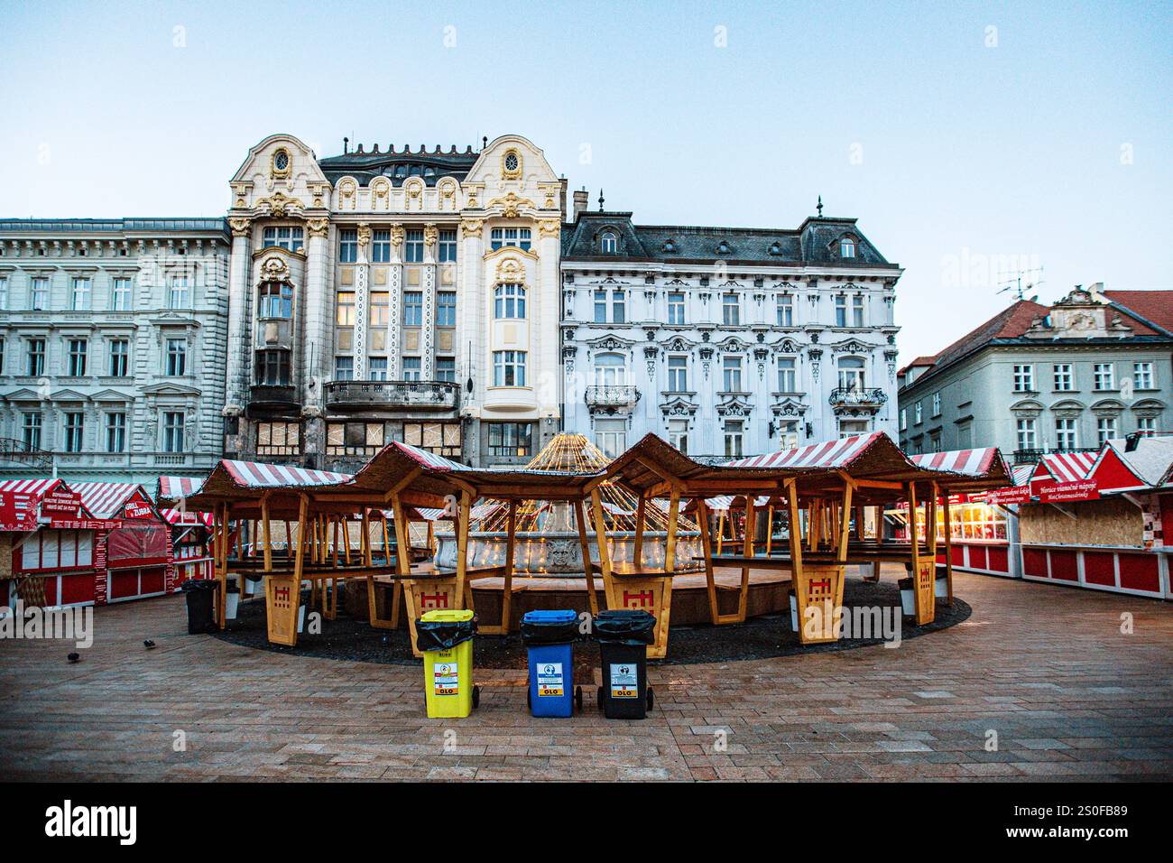 Hlavné Námestie : place du marché de Bratislava Banque D'Images