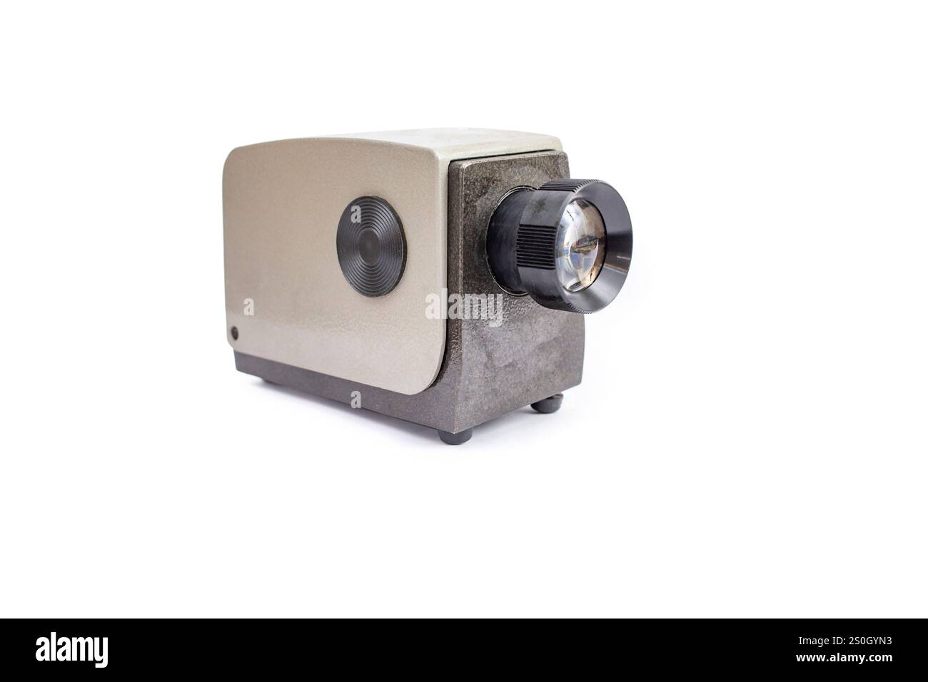 Rétroprojecteur à boîtier métallique pour diapositives photographiques isolé sur blanc, technologie d'europe de l'est Banque D'Images