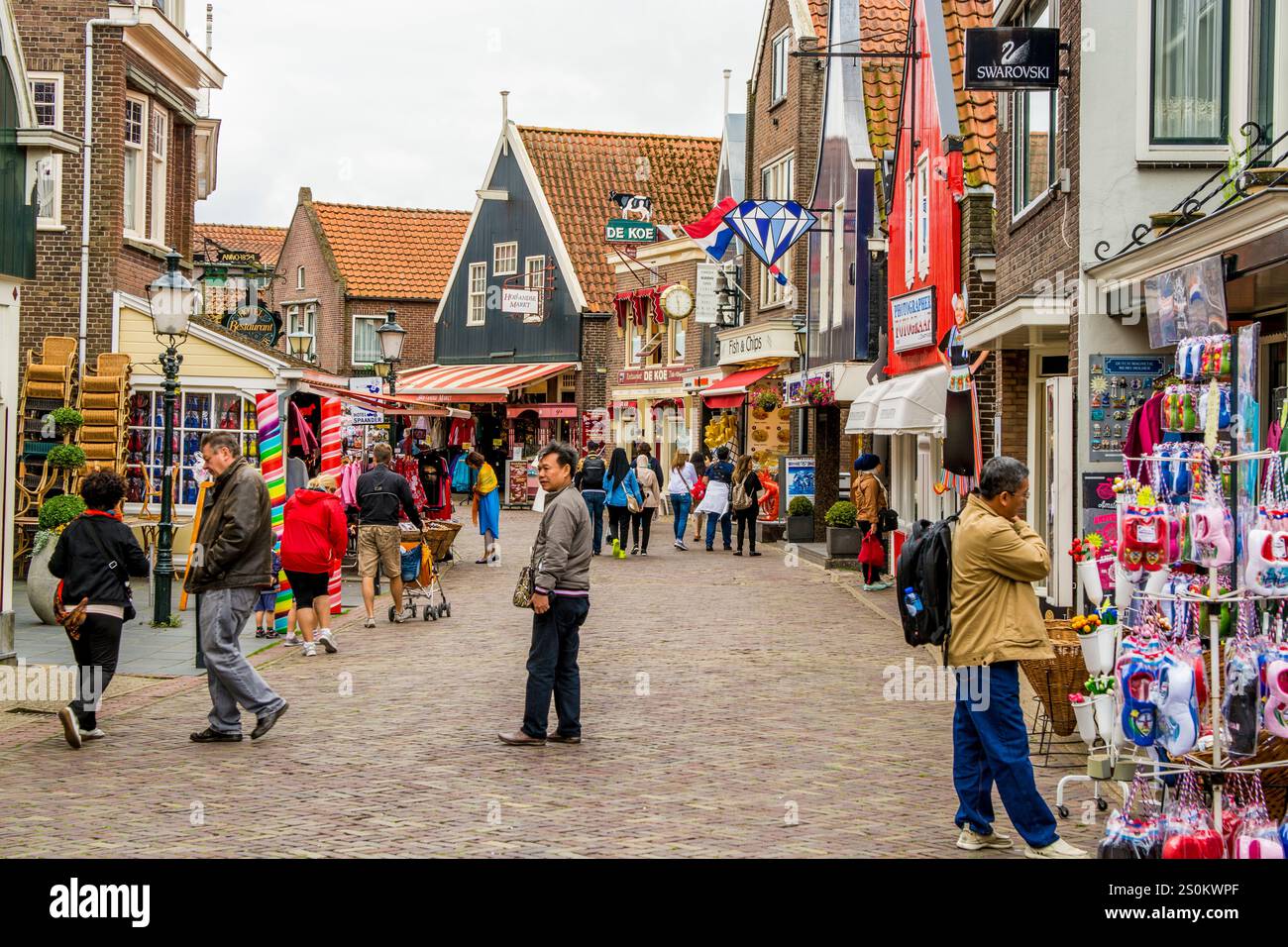 Scène de rue Volendam, Hollande, pays-Bas. Banque D'Images
