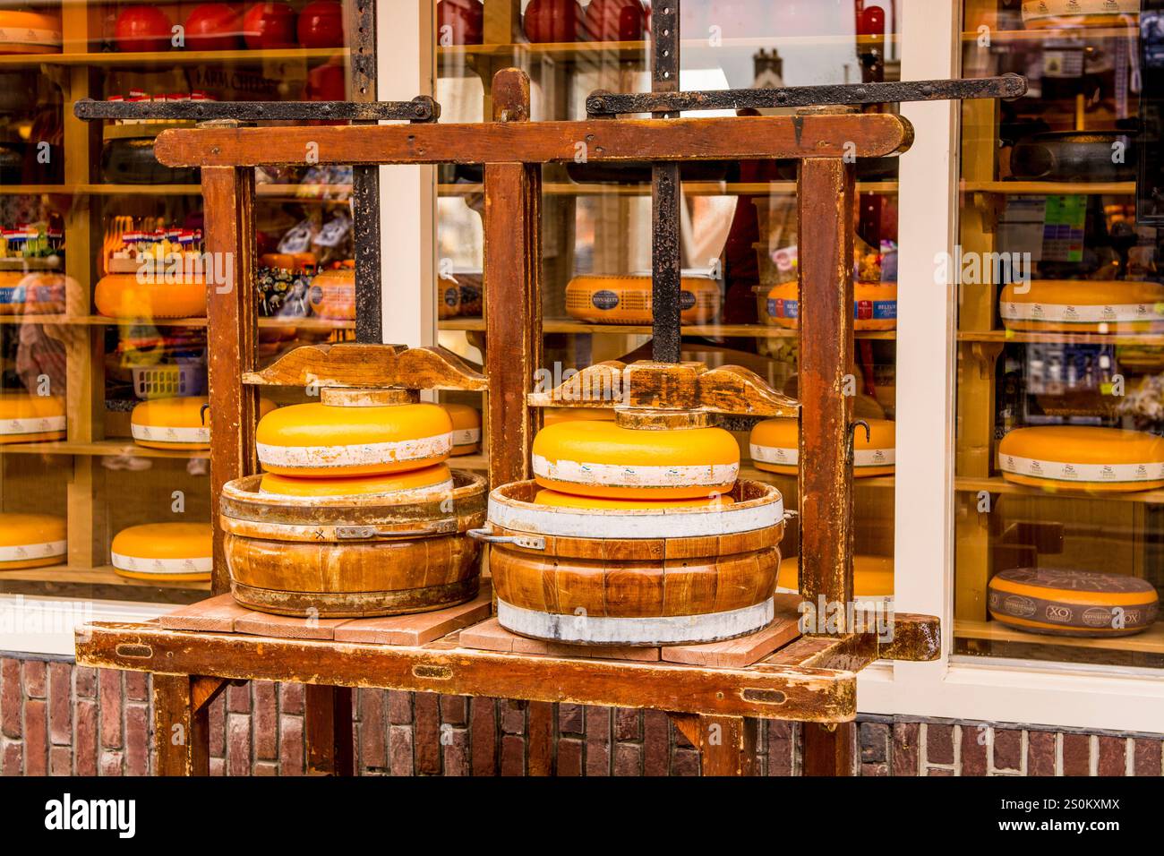 Presse à fromage chez Volendam Cheese Factory, Volendam, Hollande, pays-Bas. Banque D'Images