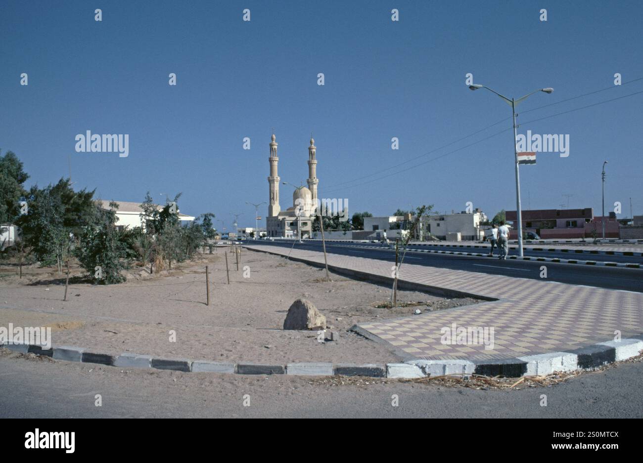 Mosquée Abd al-Mun'im Riyad, Grande Mosquée, district d'ad-Dahar, Hurghada, mer Rouge, Egypte, septembre 1989, vintage, rétro, vieux, historique, Afrique Banque D'Images
