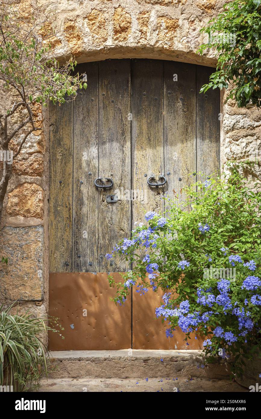 Porte en bois antique à Fornalutx, Majorque, Espagne, Europe Banque D'Images