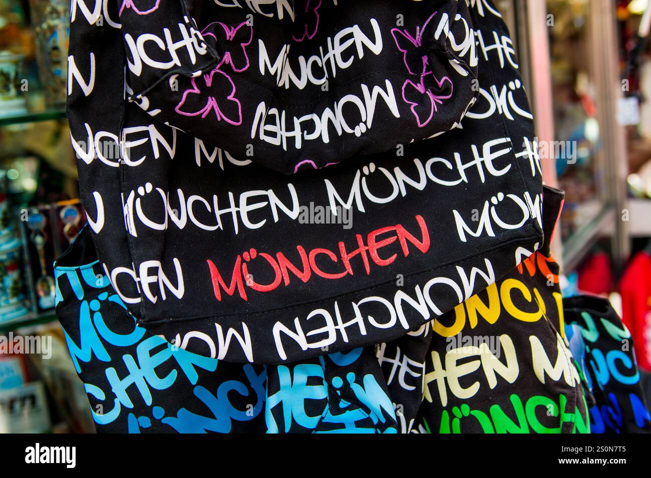 Souvenirs au Viktualienmarkt un marché central de la nourriture ou des agriculteurs, Munich, Bavière, Allemagne. Banque D'Images