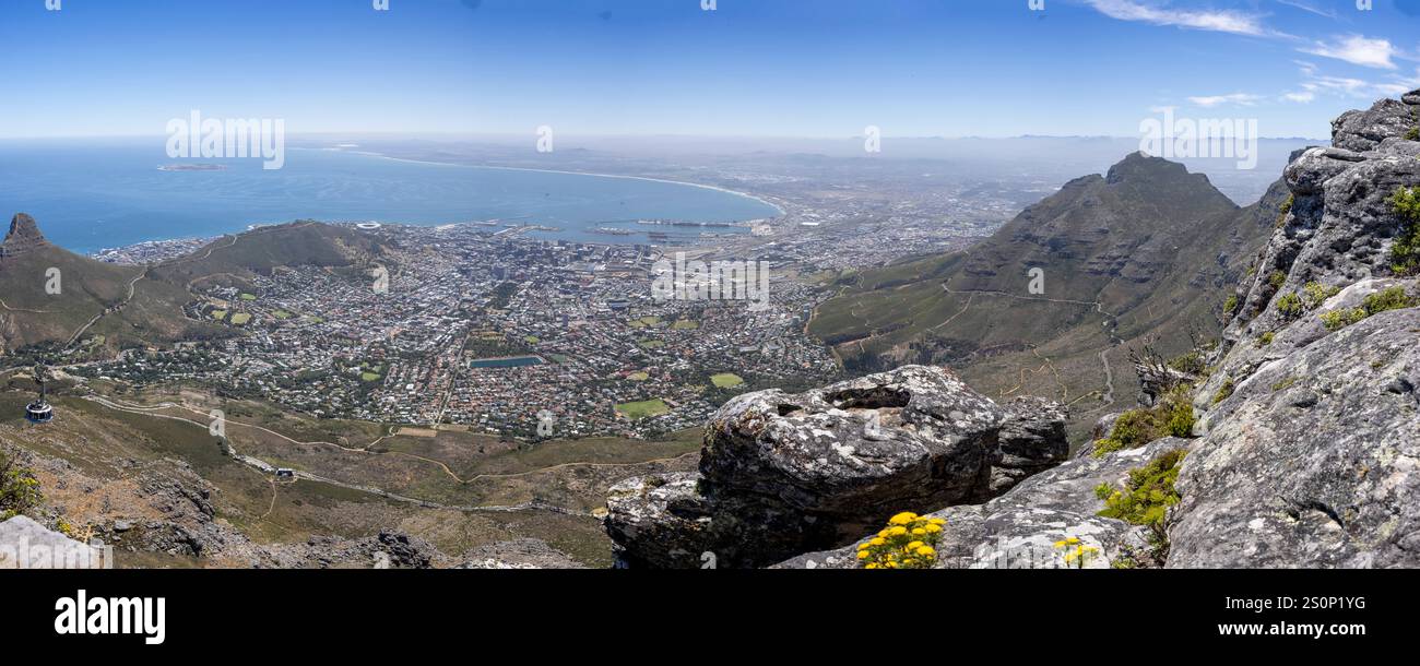 Vue panoramique du Cap depuis le sommet de table Mountain au Cap, Afrique du Sud, le 19 décembre 2024 Banque D'Images