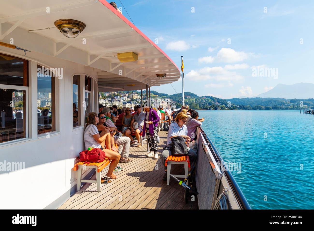 Les gens appréciant une promenade en bateau à vapeur sur le lac de Lucerne, Lucerne, Suisse Banque D'Images