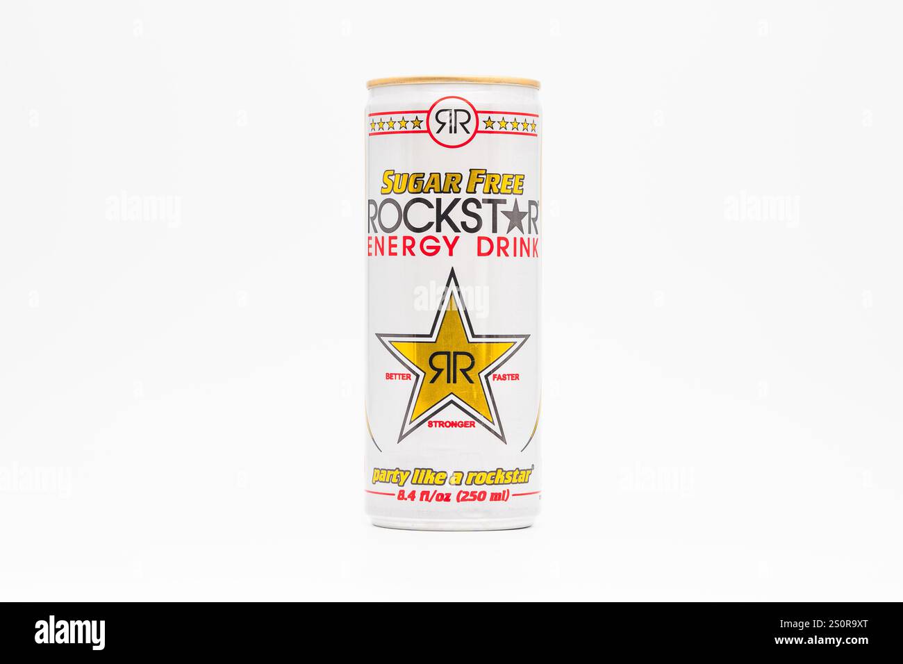 Rockstar Energy peut avec l'étoile droite de 2006 ou 2007. La version sans sucre est dans la boîte blanche et a zéro glucides. Cette conception est très ancienne. Banque D'Images