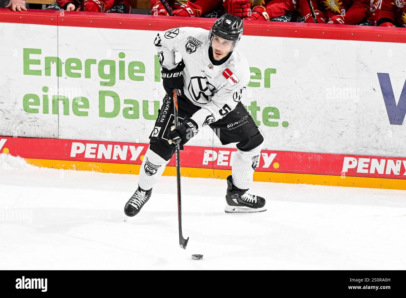 Eishockey DEL - 24/25 - 31. Spieltag : Düsseldorfer EG vs Grizzlys Wolfsburg AM 28.12.2024 im PSD Bank Dome in Düsseldorf Wolfsburgs Andy Miele (Nr.51) Foto : osnapix Banque D'Images