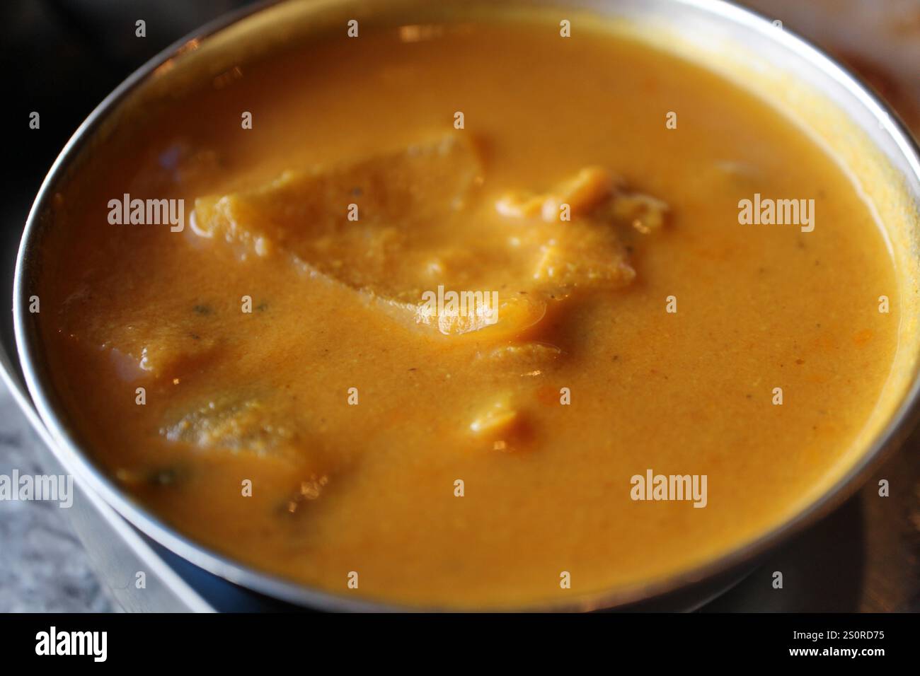 Cuisine indienne : curry de fruits de mer Banque D'Images