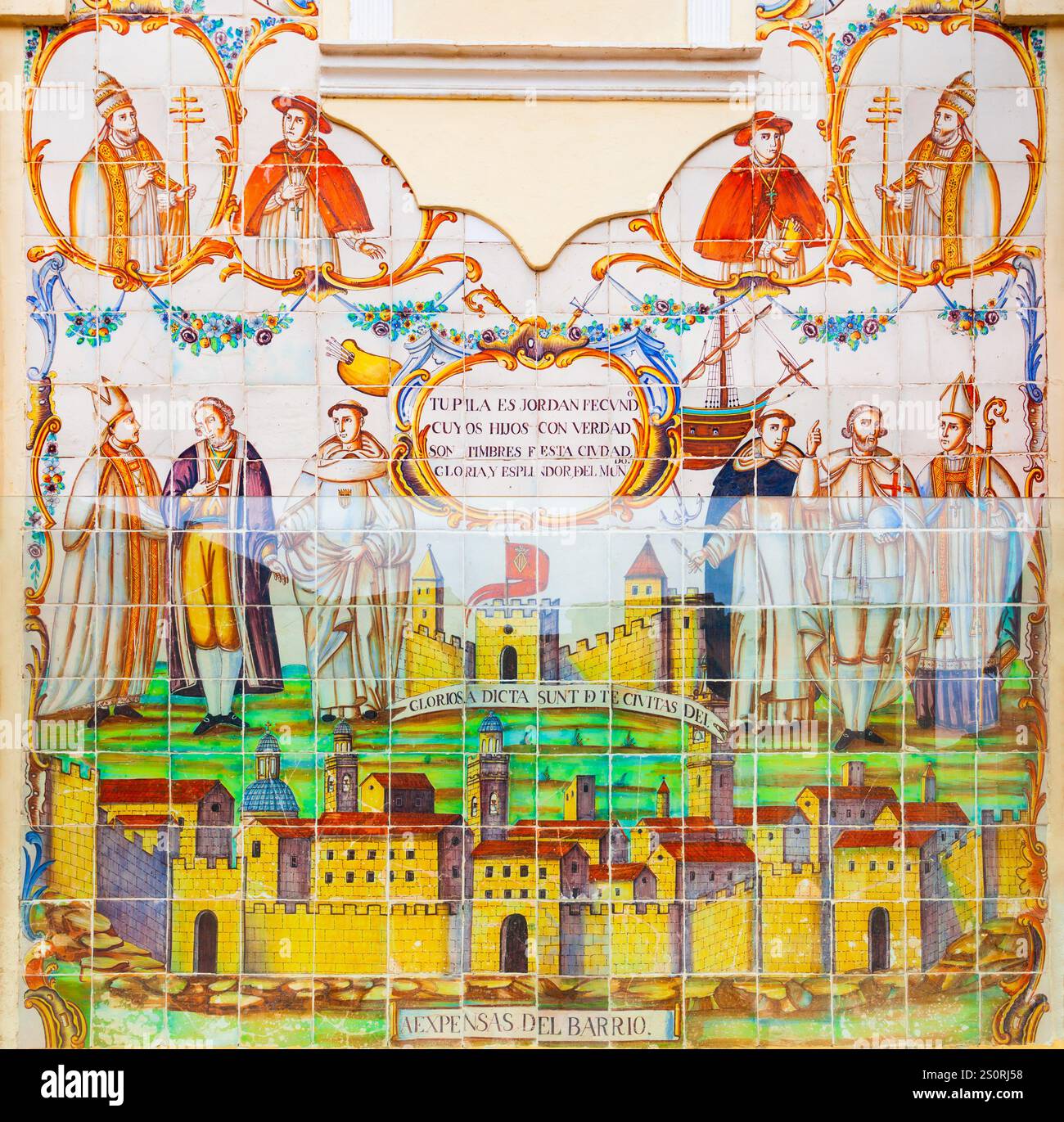 Xativa, Espagne - 17 octobre 2021 : mosaïque de tuiles à la basilique collégiale de Santa Maria de Xativa, également connue sous le nom de la Seu est l'église principale de la Banque D'Images