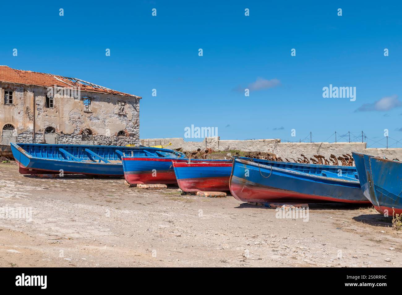 Vieux bateaux en bois dans la pêche au thon de Carloforte, Sardaigne, Italie Banque D'Images