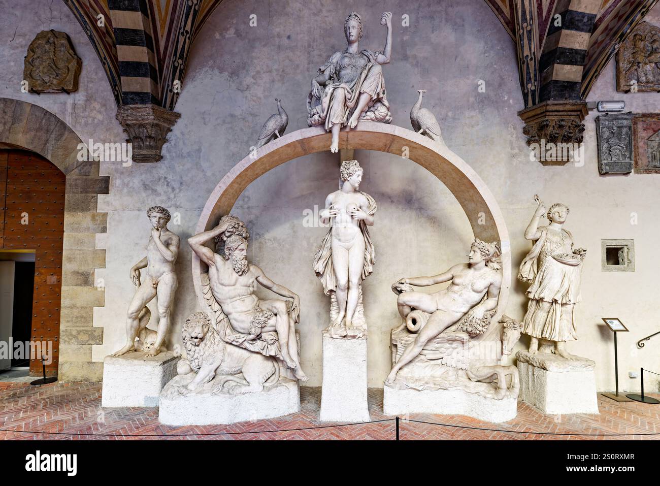 Florence Toscane Italie. Museo Nazionale del Bargello. Musée national d'art. Bartolomeo Ammannati, fontana di sala grande, 1556-1561 Banque D'Images