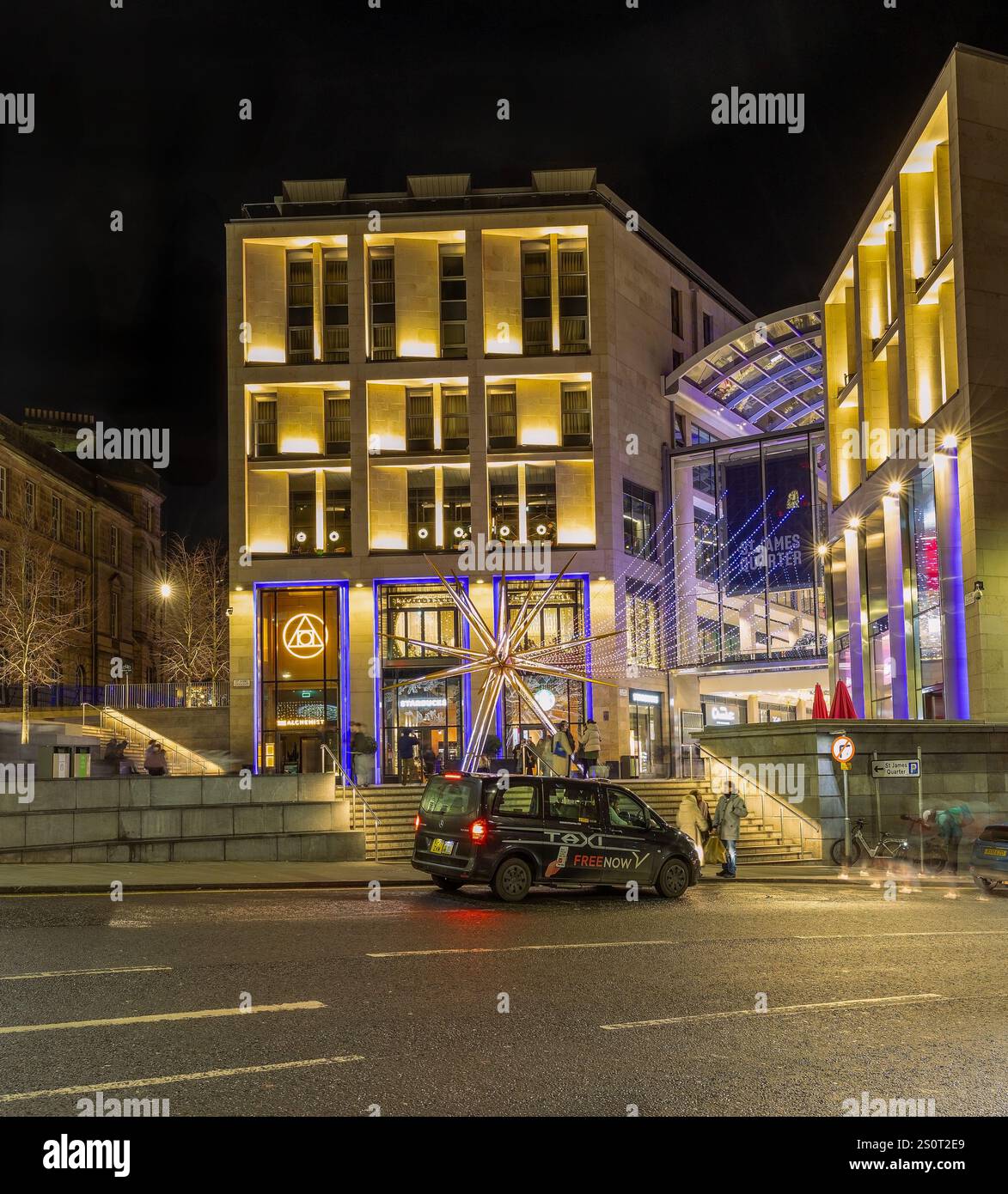 Acheteurs du lendemain de Noël au quartier St James à la recherche de bonnes affaires, Édimbourg, Écosse, Royaume-Uni Banque D'Images