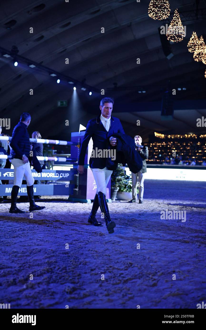 Malines, Belgique. 28 décembre 2024. Coureurs lors de la marche du concours KBC Bank & Verzekering au Jumping Mechelen le 28 décembre 2024, Malines, Belgique (photo de Maxime David - MXIMD Pictures) crédit : MXIMD Pictures/Alamy Live News Banque D'Images