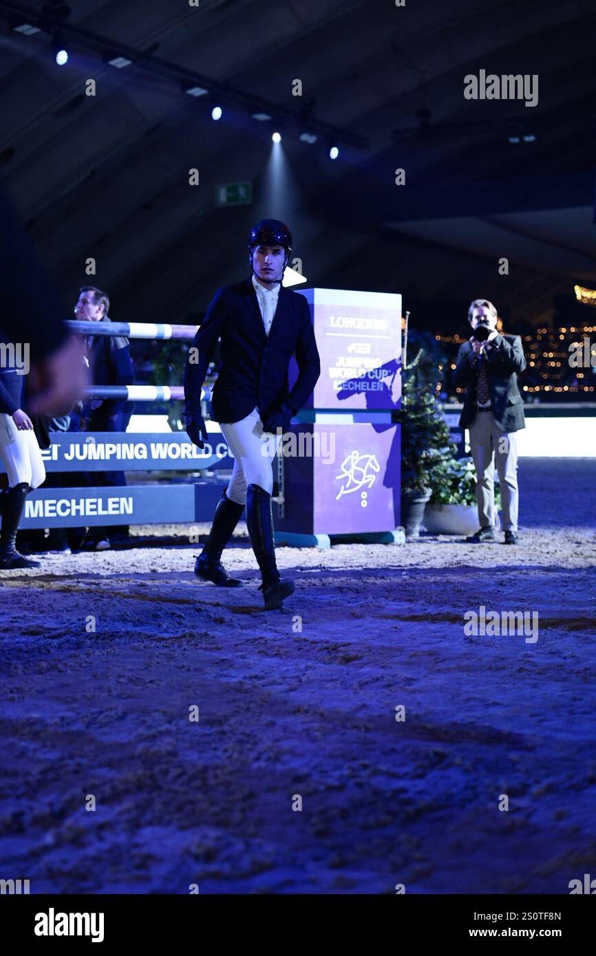 Malines, Belgique. 28 décembre 2024. Coureurs lors de la marche du concours KBC Bank & Verzekering au Jumping Mechelen le 28 décembre 2024, Malines, Belgique (photo de Maxime David - MXIMD Pictures) crédit : MXIMD Pictures/Alamy Live News Banque D'Images