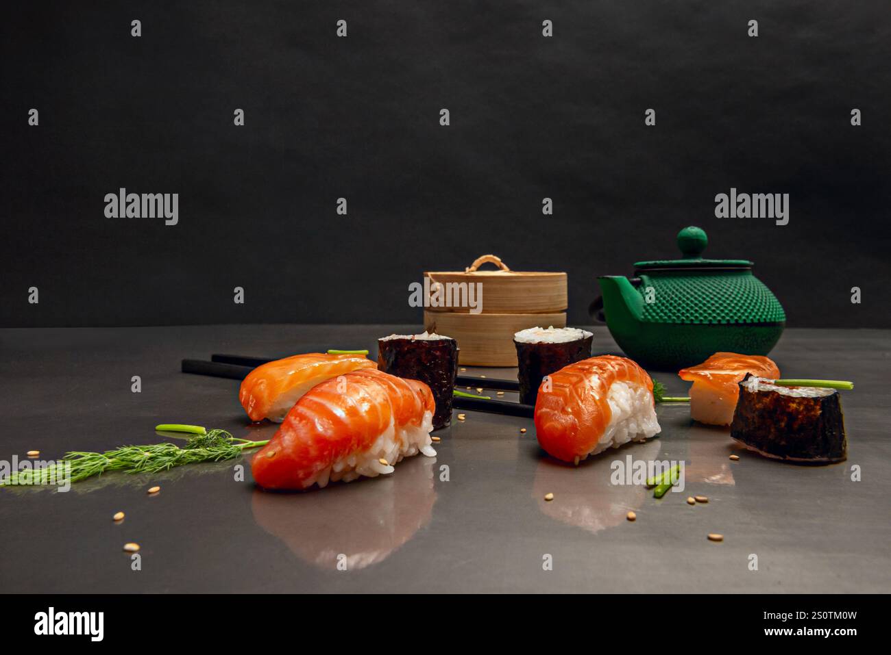 le nigiri est faible en graisses saturées et peut faire partie d'une alimentation équilibrée Banque D'Images