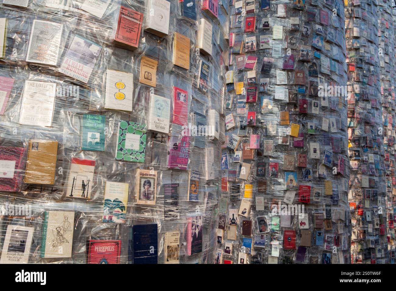 "Le Parthénon des livres" de l'artiste conceptuelle Argentine Marta Minujin, livres interdits, exposition documenta 14, 2017, Kassel, Allemagne, Europe Banque D'Images