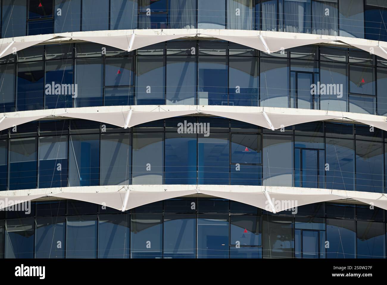 Un bâtiment moderne dans le quartier de New Mirqab à Doha, Qatar. Banque D'Images