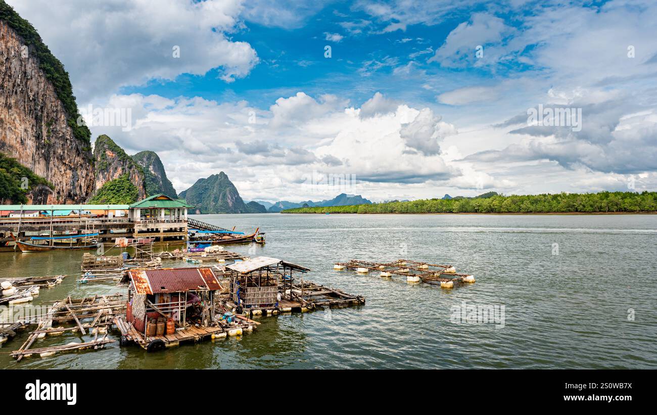 Village de pêcheurs flottant de Koh Panyee en Thaïlande Banque D'Images