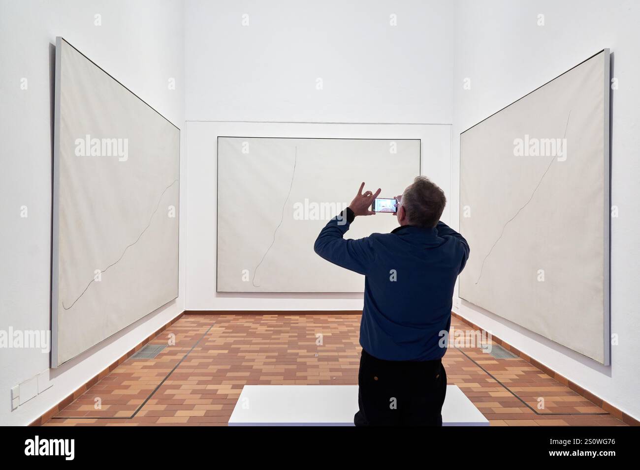 Peinture sur fond blanc pour la cellule d'un recluse I, II, III, 1968, Joan Miró, Barcelone, Catalogne, Espagne Banque D'Images