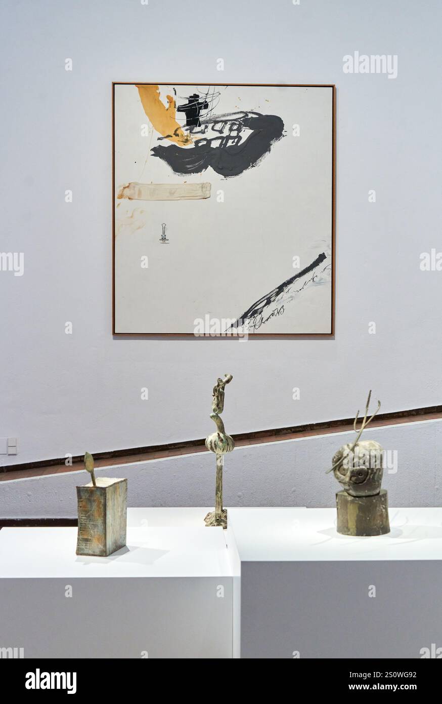 Peinture avec porte-manteau mural, Antoni Tàpies, 1985, Fondation Joan Miró, Barcelone, Catalogne, Espagne Banque D'Images